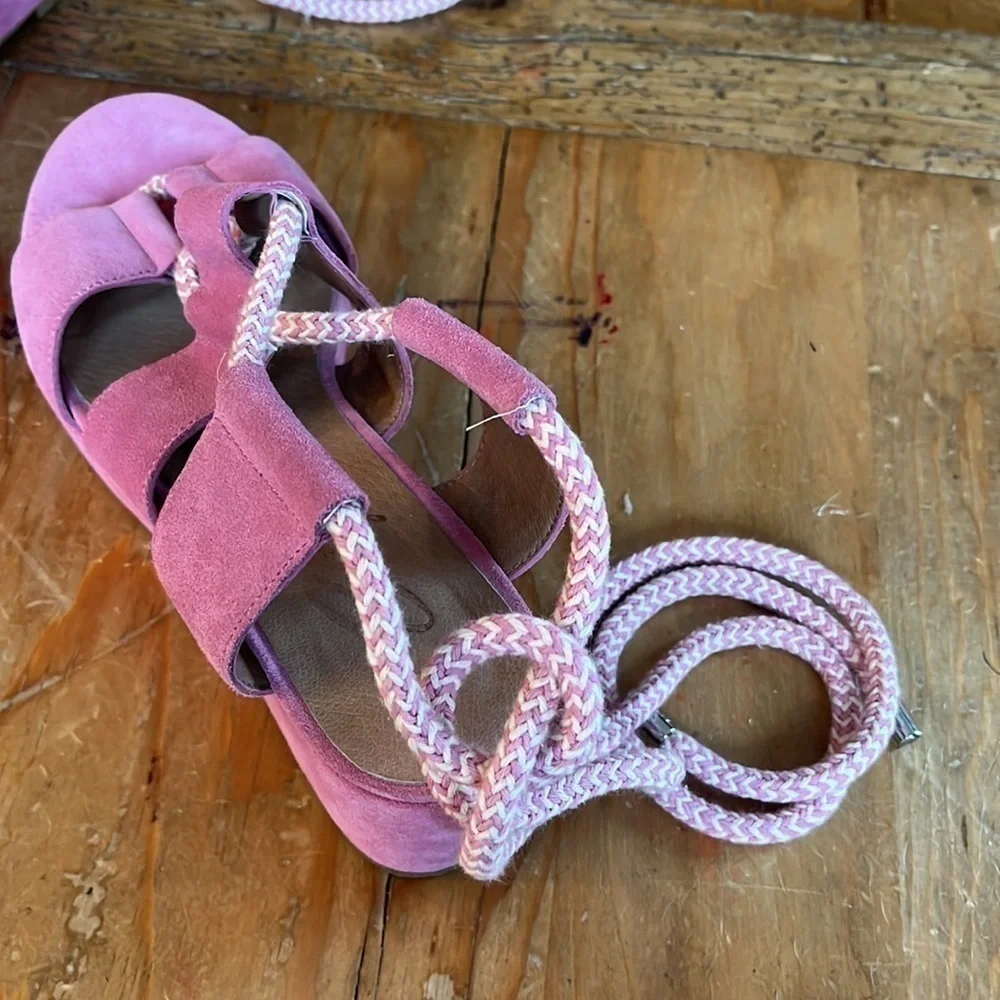 Bettye by Bettye Muller Daniela Taffy Pink Suede Rope Up Platform Sandals 6